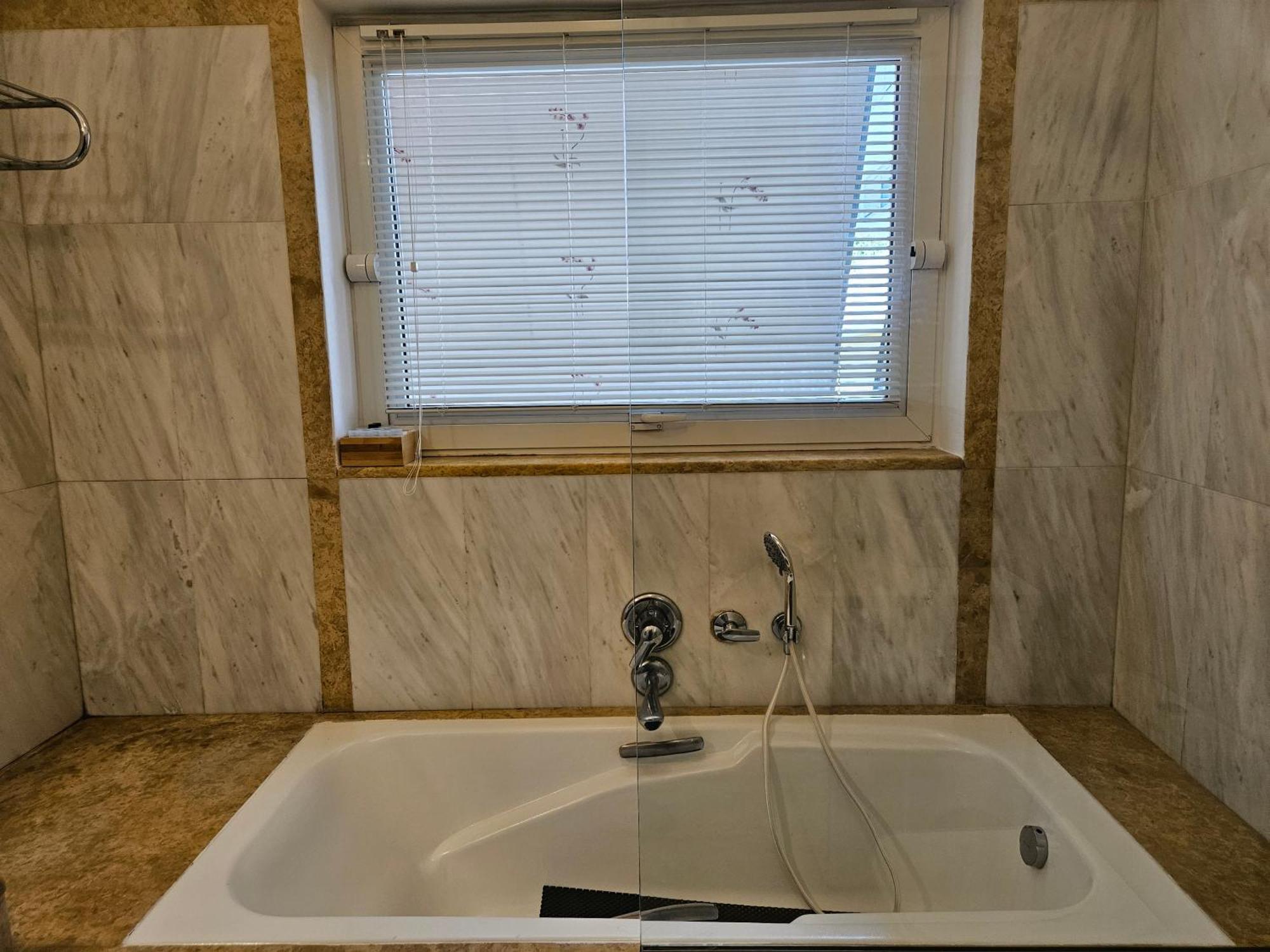 3 Bedder Condo In Ilisia, Megaro Mousikis Athen Exterior foto